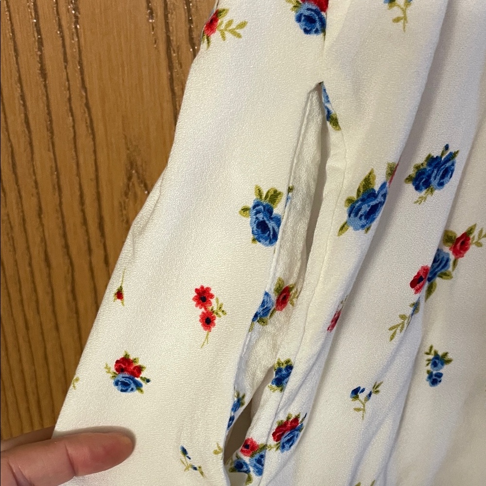 Old Navy White Floral Smocked sundress - Picture 5 of 5